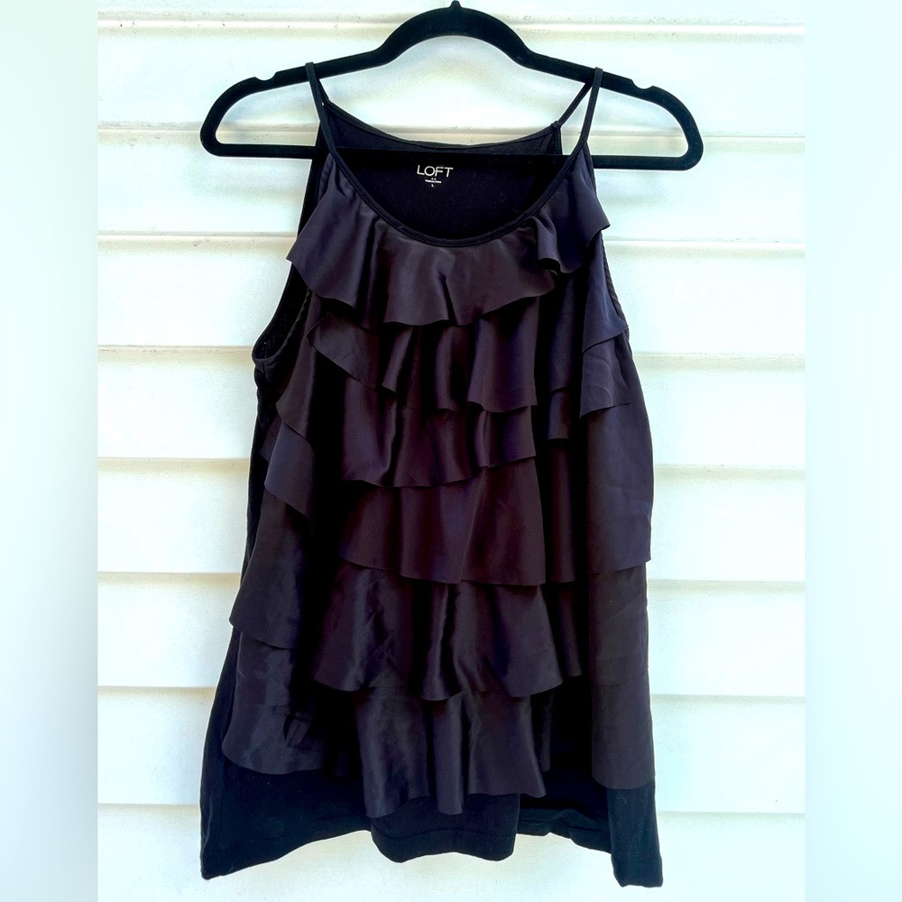 Ann Taylor loft Tiered ruffle top
Sleeveless Blouse